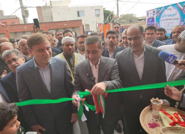 معاون رئیس جمهور یک مدرسه در عسلویه افتتاح کرد