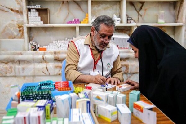 ارائه خدمات درمانی و امدادی هلال‌احمر به زائران اربعین