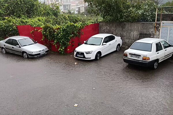 آبگرفتگی کوچه یاسین انزلی بر اثر بارش شدید باران