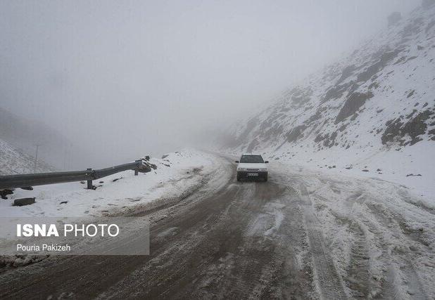 آغاز بارش برف در گردنه چری