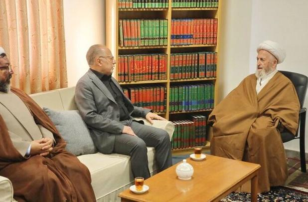 آیت الله سبحانی: نباید در تعطیلی روز جمعه تغییری ایجاد شود