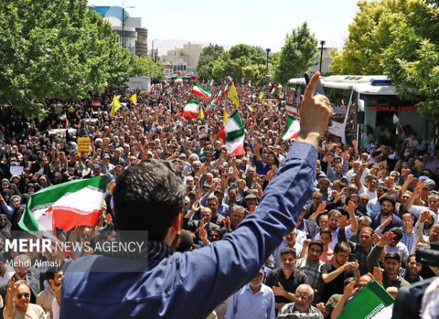 رجزخوانی جـوانان شاهرودی بـه سه زبـان زنده دنیـا