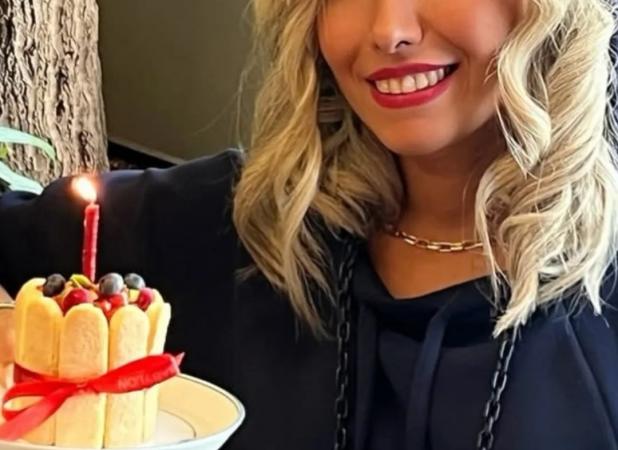 تولد ۴۲ سالگی خواننده خانم گروه آریان