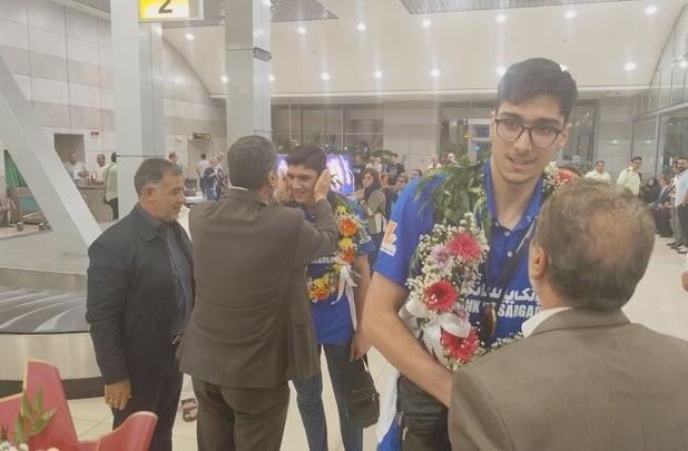 امیدوارم به تیم ملی بزرگسالان دعوت بشوم