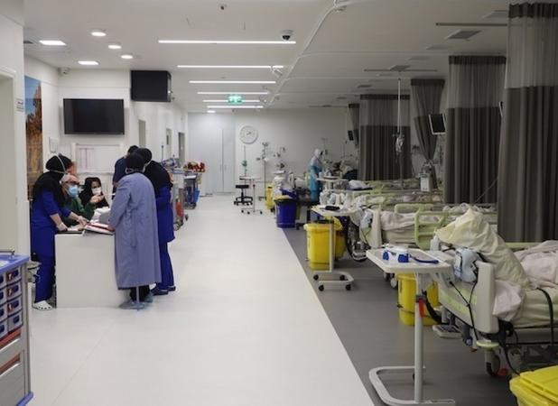 در یک بیمارستان ایرانی، مردان لباس زنانه پوشیدند!