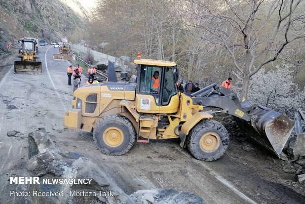 احتمال ریزش سنگ در جاده‌های کوهستانی البرز