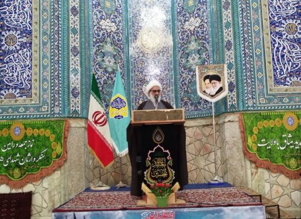 امام جمعه ورامین: انسان غربی در بحران معنویت و هویت گرفتار است