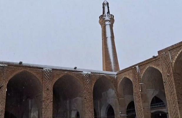 سومین مسجد ایران سفید پوش شد