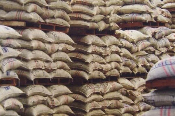 کشف انبار بزرگ کالاهای اساسی در اشنویه