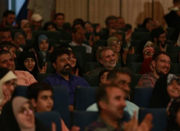 بیست و هفتمین شب طنز انقلاب اسلامی «نطنز» برگزار شد + تصویر