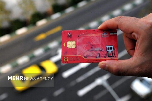 کاهش کارت سوخت در جایگاه‌ها؛ مسئولان تکذیب می‌کنند و متقاضیان تایید