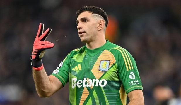 اینتر به دنبال دروازه‌بان قهرمان جهان/ میلان در اندیشه حفظ مودریچ