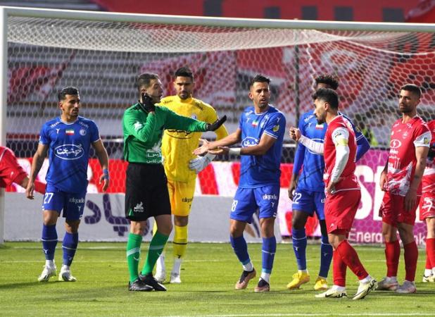 دوربین مخفی روی لباس داور بازی پرسپولیس و سپاهان اصفهان