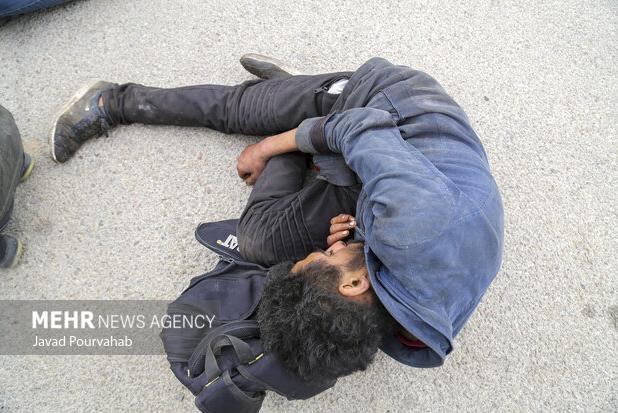 دستگیری معتادان متجاهر و کشف قرص‌های غیرمجاز در فاروج