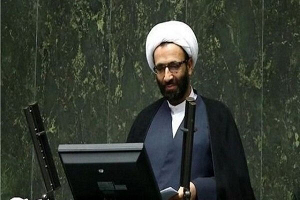 به یغما رفتن فرش‌های سعدآباد نمونه‌ای از مدیریت دولت قبل است