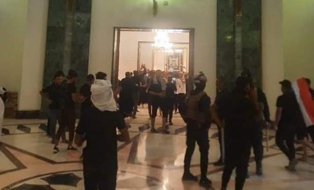 یورش آشوبگران جریان صدر به کاخ ریاست جمهوری عراق+فیلم