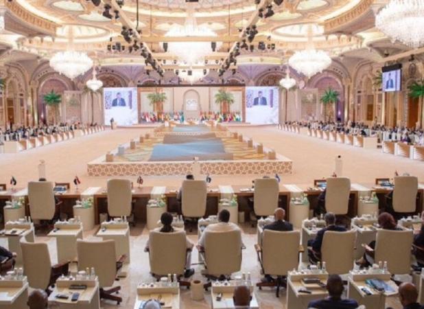 انتقاد صنعا از اجلاس دوحه: با محکومیت نمی‌توان مقابل جنایات اسرائیل ایستاد/ از ایران و مقاومت الگو بگیرید