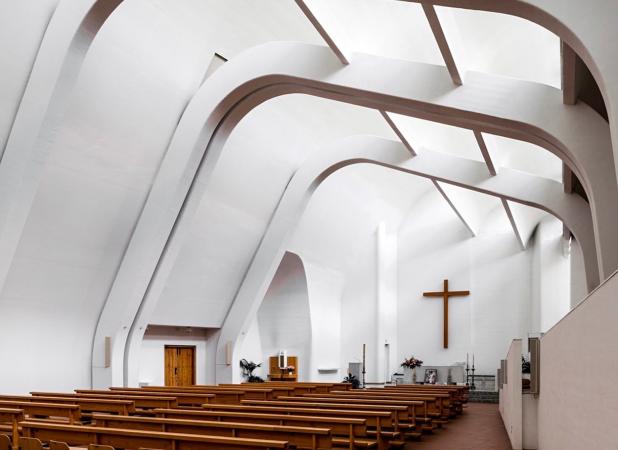 اینجا هم عبادت می‌کنند هم از هنر معماری لذت می‌برند!