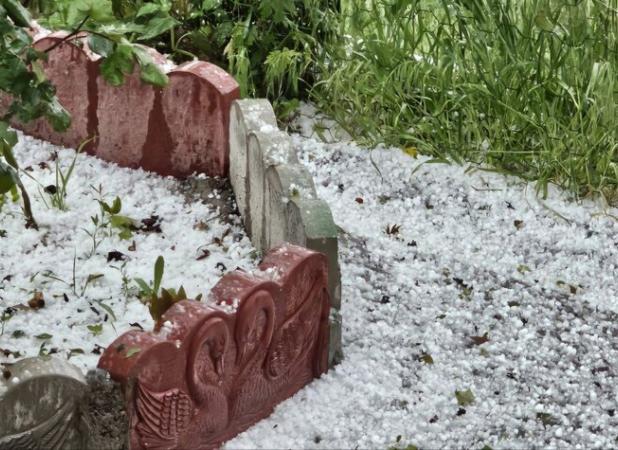 تگرگ جاده اهواز - شوش را سفیدپوش کرد