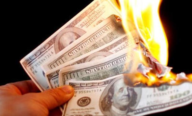 بحران خروج 500 میلیارد دلار پول از بانک‌های آمریکا