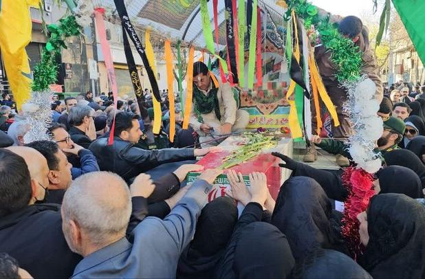 حضور باشکوه مردم اردبیل در مراسم تشییع شهدای گمنام