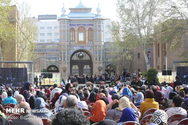 وزیر امورخارجه میهمان تور پیاده‌روی میدان مشق شد