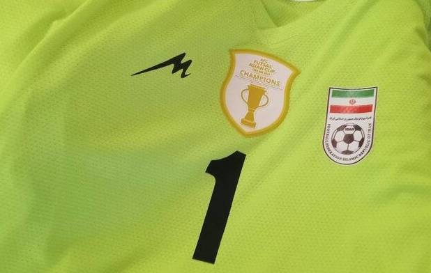 نصب لوگوی قهرمان آسیا روی لباس تیم ملی ایران
