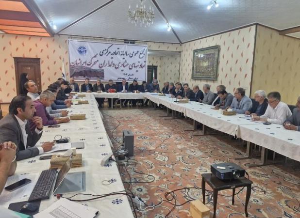 ۱۲ هزار تن نهاده دامی بین عشایر استان سمنان توزیع شد