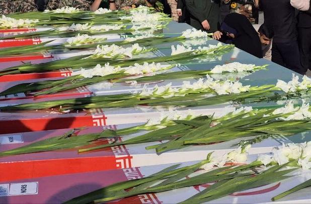 ورود پیکر مطهر ۱۳ شهید گمنام دفاع مقدس به مشهد مقدس