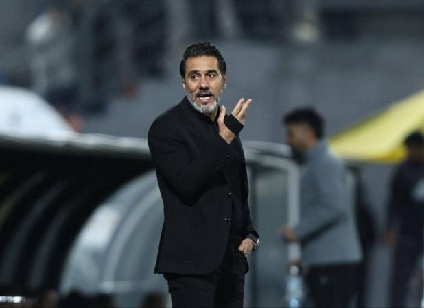 پاسخ افشین پیروانی به شعارهای هواداران استقلال