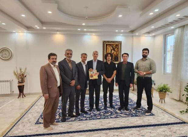 تجلیل معاون استاندار کرمانشاه از قهرمان رکوردشکن دوومیدانی