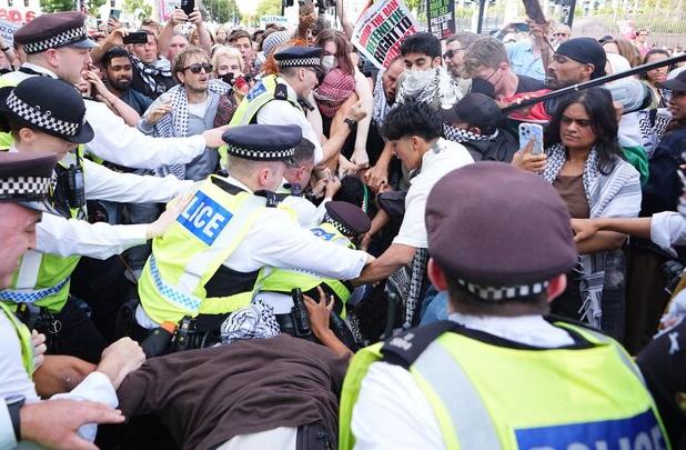 ۸۹۰ شهروند انگلیس به دلیل حمایت از فلسطین بازداشت شدند