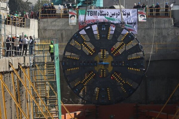 مونتاژ مهم‌ترین قطعه از دومین دستگاه حفار مکانیزه در خط ۱۰ مترو تهران