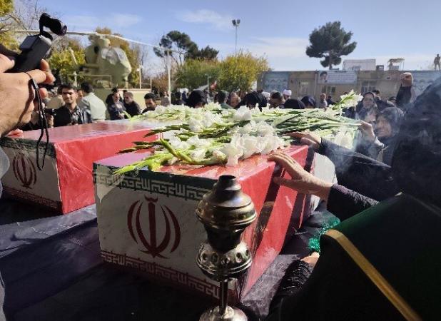 آئین استقبال از سه شهید گمنام در سنندج با حضور مسئولان و خانواده شهدا