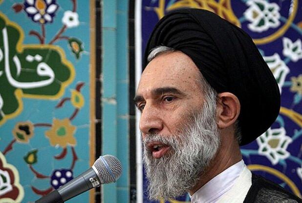 امام جمعه موقت اصفهان: معلمان پرچم‌داران ایمان و ارتقاء انسان هستند