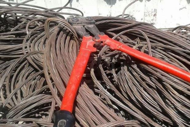  عاملان ۲۰ فقره سرقت کابل مخابراتی در اصفهان دستگیر شدند