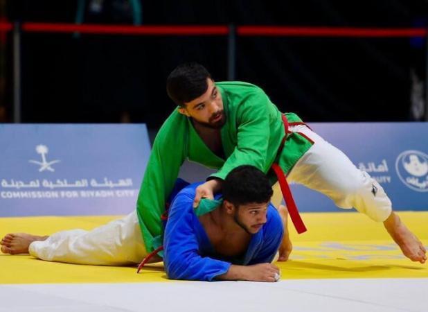 احمدزاده: طلای کشورهای اسلامی را با شکست قهرمان جهان گرفتم