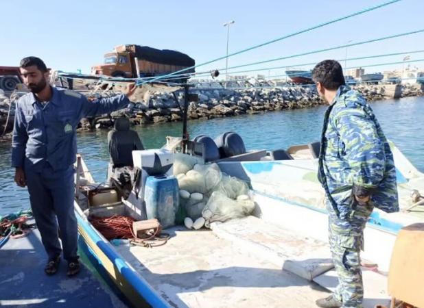 توقیف شناور بی‌هویت صید ترال در آب‌های درگهان