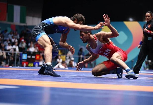 رحمان عموزاد قهرمان کشتی آزاد کشورهای اسلامی شد/ مومنی برنز گرفت