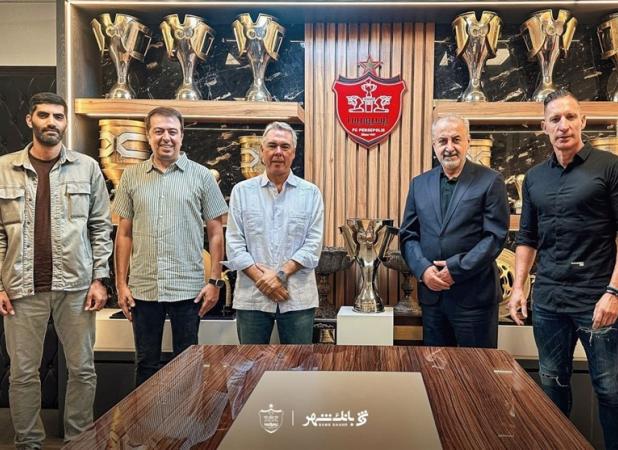 ثبت قرارداد مربی دروازه‌بان‌ها و بدنساز پرسپولیس + عکس