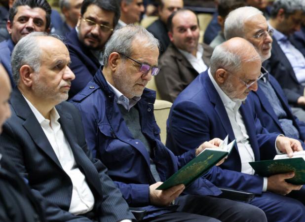 حضور پزشکیان در مراسم ختم خانواده سقاب اصفهانی