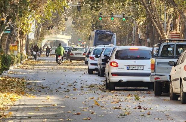 برگ‌های پاییزی بجنورد را طلایی کردند