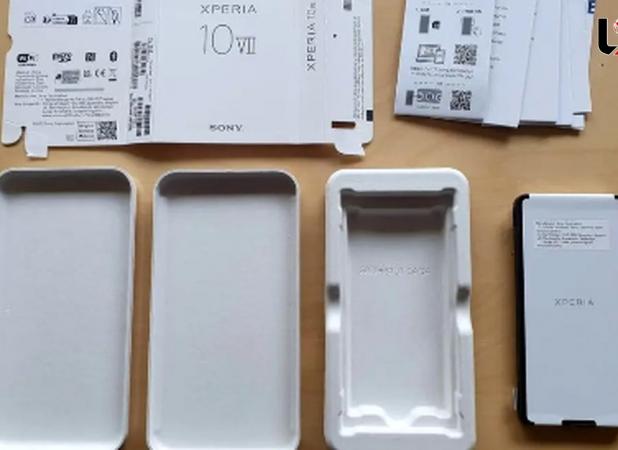 کابل شارژ از جعبه گوشی‌‌ها ناپدید می‌شود؟