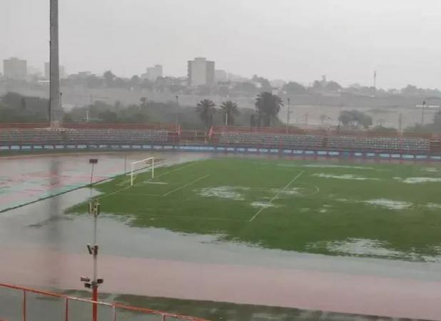 ورزشگاه میزبان استقلال را آب برد!