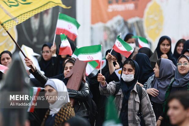 راهپیمایی روز ۱۳ آبان در زنجان آغاز شد