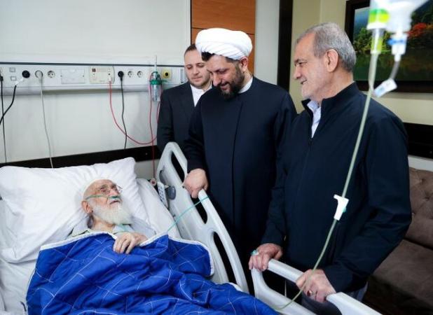 عیادت رئیس جمهور از آیت‌الله‌العظمی نوری همدانی
