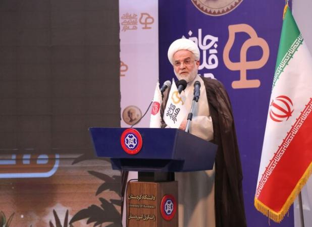 تکریم بنی‌آدم شامل احترام به زبان و قومیت‌ها است