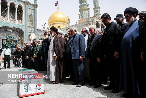 اقامه نماز بر پیکرهای مطهر ۷ شهید گمنام در قم