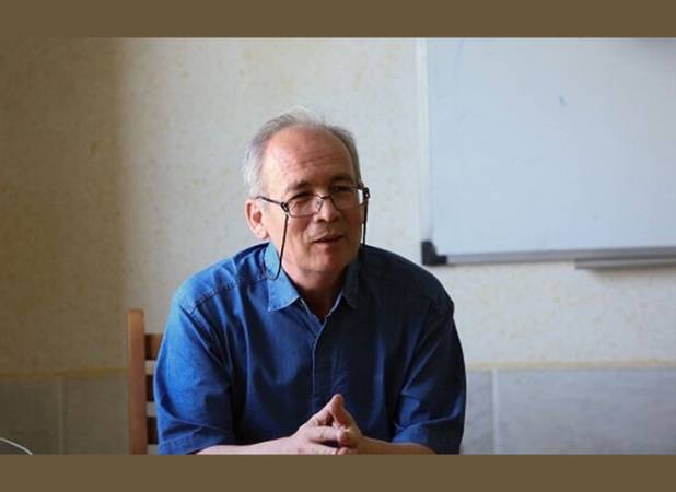 ادبیات انقلاب شخصیت خاکستری را برنمی‌تابد/ تاکید جوایز بر گفتمان رسمی