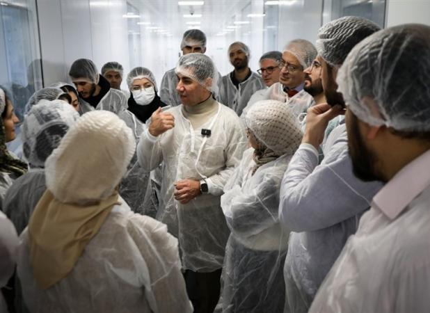 چگونه 6 رزیدنت ایرانی انحصار دارویی آمریکا را درهم شکستند؟